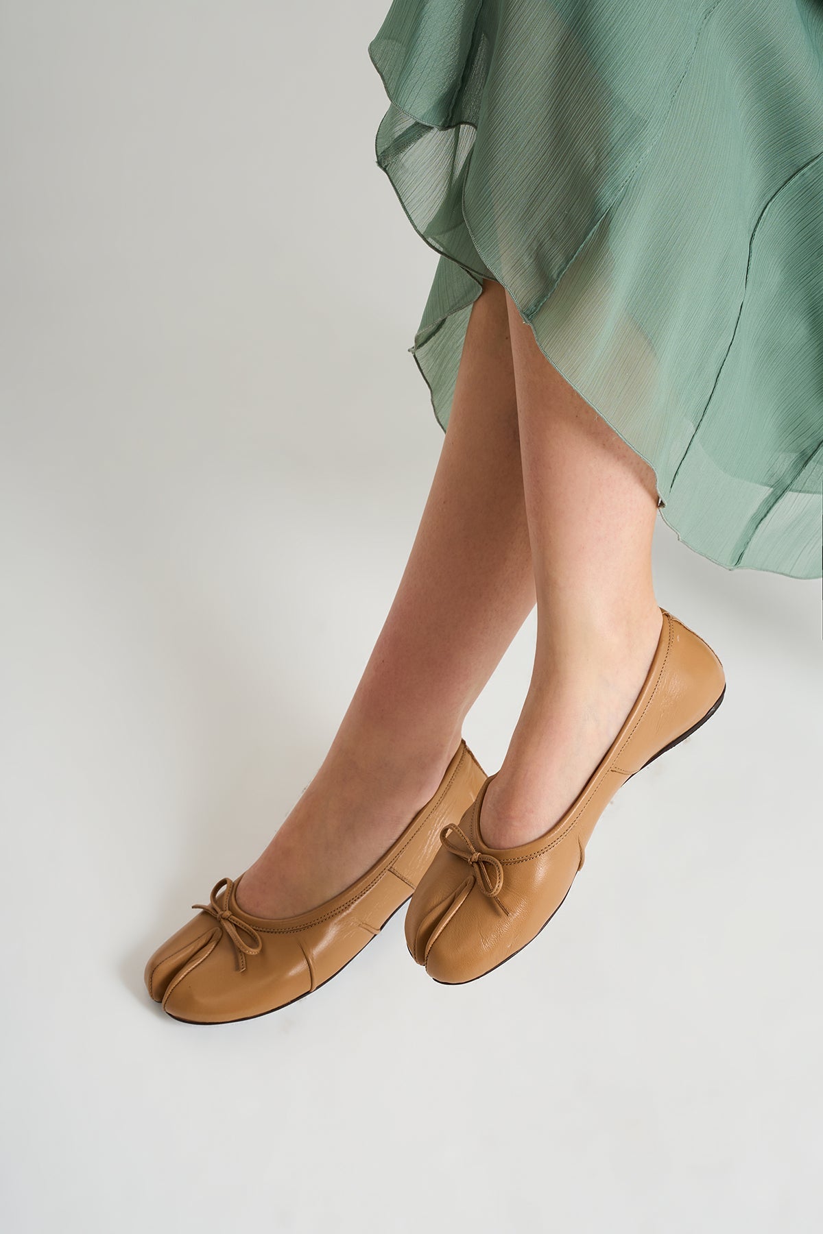 Tabi Ballet Flats Taba