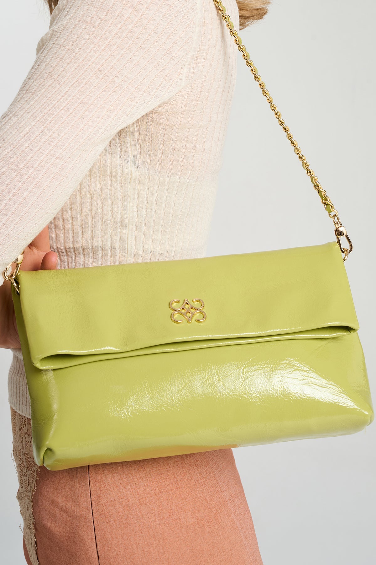 Ira Clutch Pistachio Green