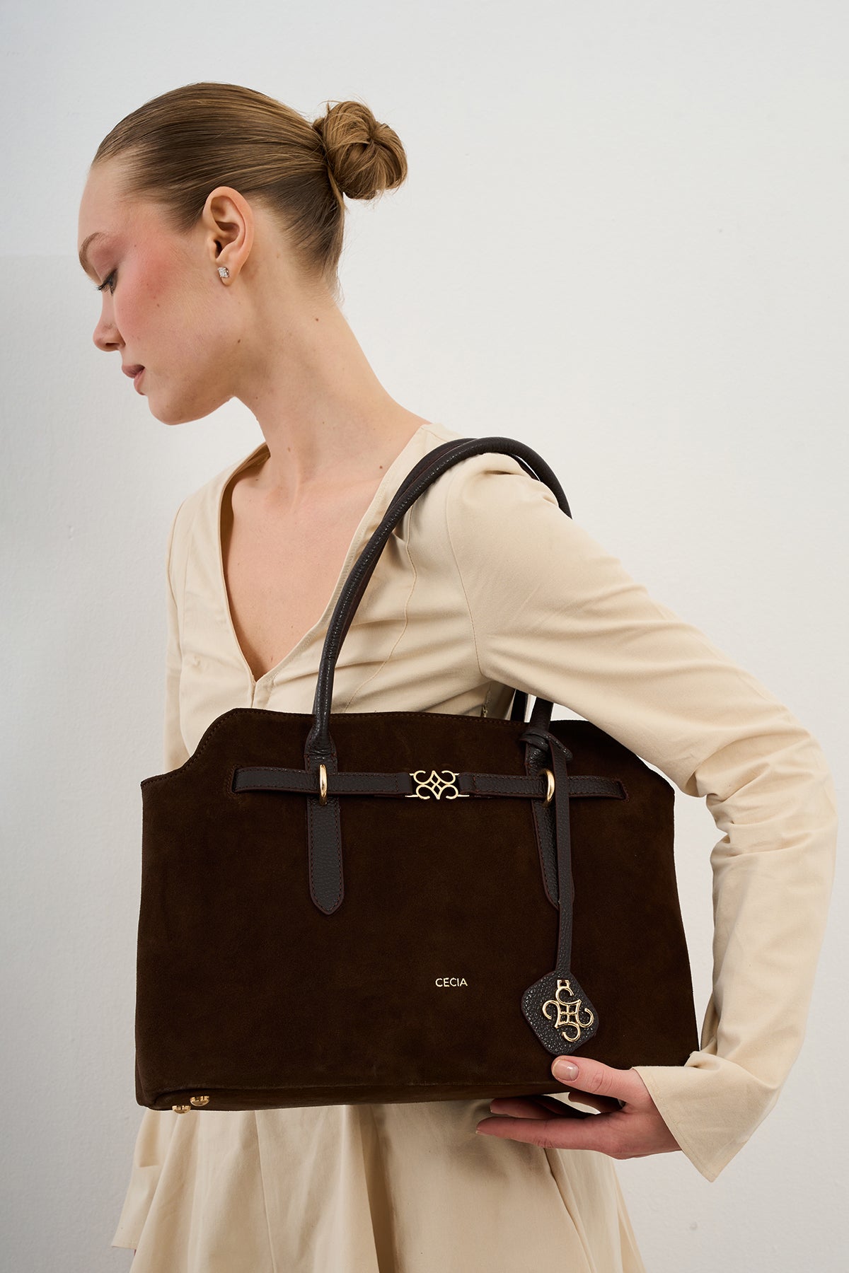 Avena Bitter Brown Suede