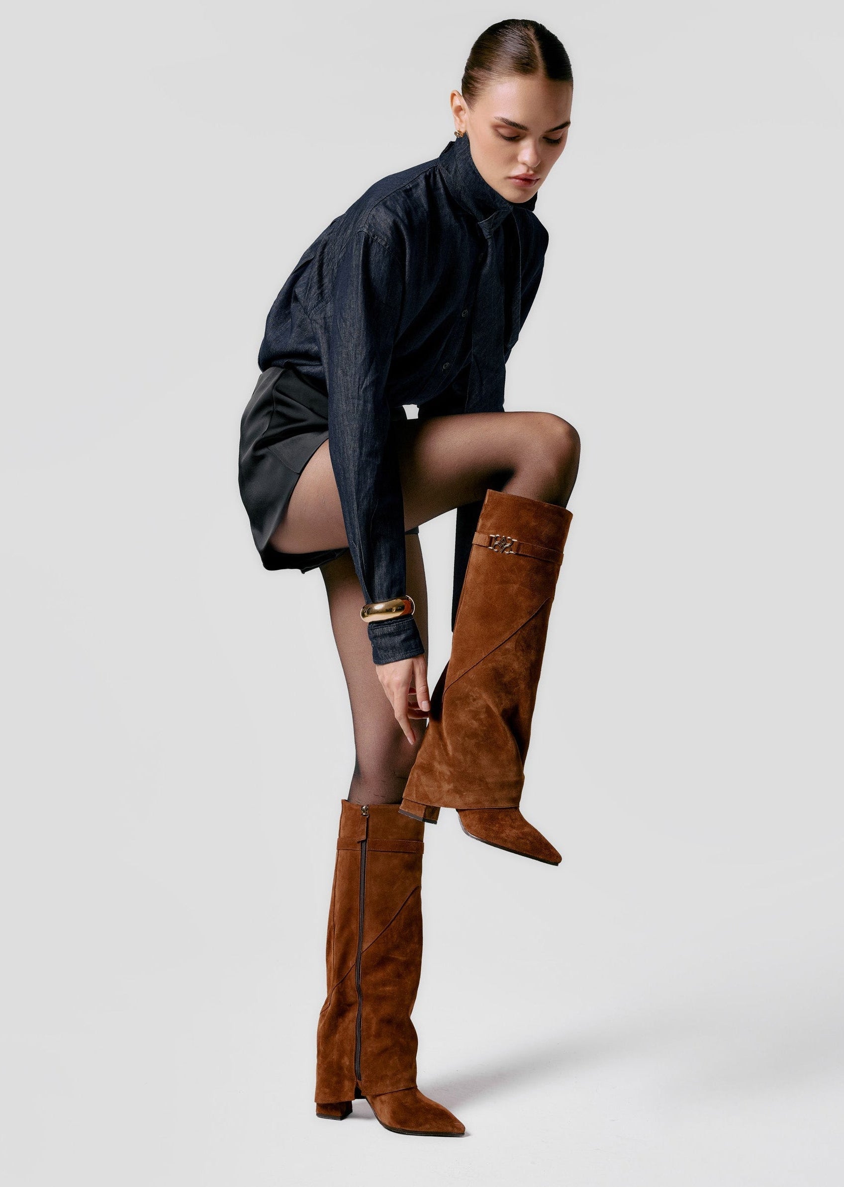 Vera Taba Suede